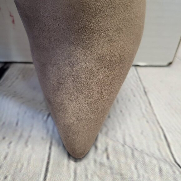 Journee Collection Women's Demmi Pointed Toe Shooties - Picture 3 of 8